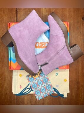 Lazo Siren Nebula Purple Platform Suede Block Heel Boot Size 7.5 NIB